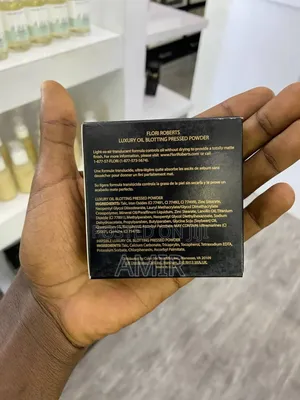 Luxury Oil Blotting Pressed Powder.