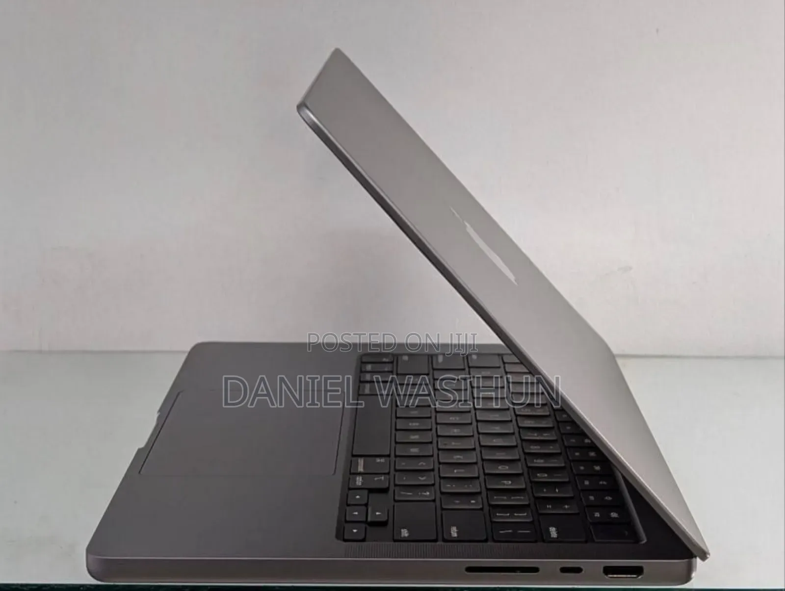 New Laptop Apple MacBook Pro M1 16GB AMD A10 SSD 512GB