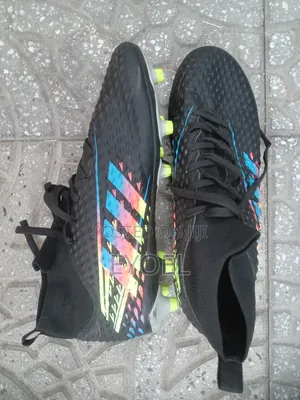 የእግር ኳስ መጫወቻ ጫማ