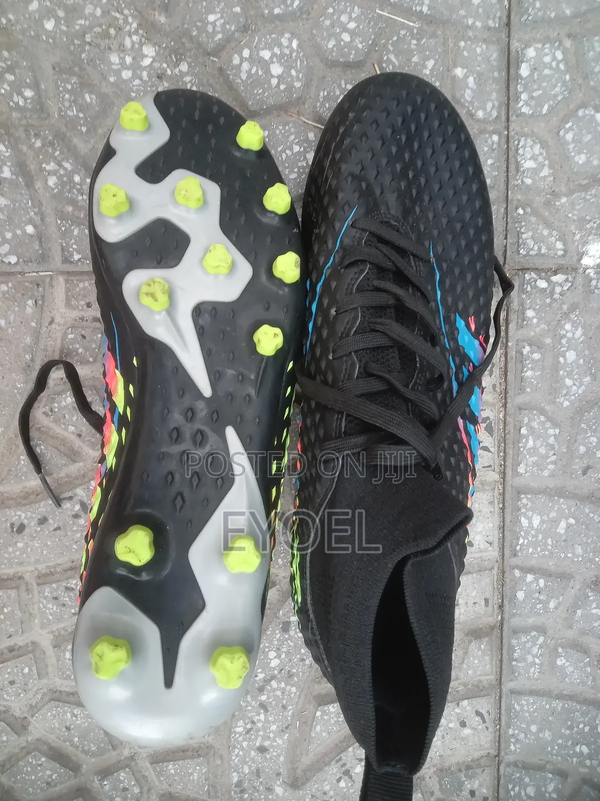 የእግር ኳስ መጫወቻ ጫማ