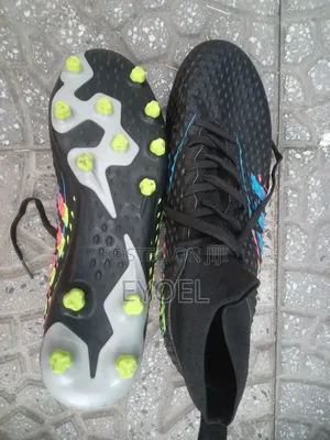 የእግር ኳስ መጫወቻ ጫማ