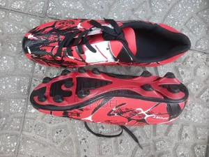 የእግር ኳስ መጫወቻ ጫማ