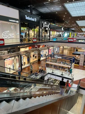 ተፈላጊ በሆነ ቦታ የንግድ ሞል ለሽያጭ 2.5 ሚሊዮን ጠቅላላ ዋጋ