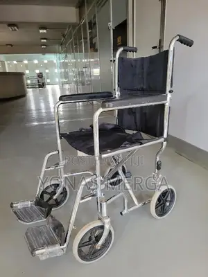 Small Wheel Wheelchair邽鬱 Is Compact and Easy to Store.