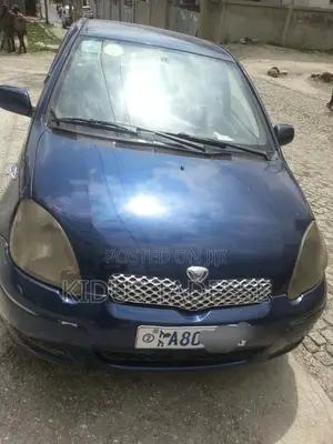 Toyota Vitz 2004 Blue