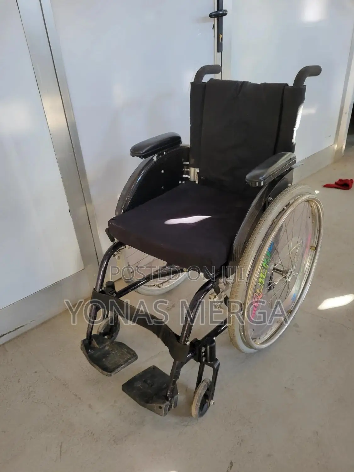 Adult Wheelchair顏斀wheelchair Is Easy to Maneuver and Transport