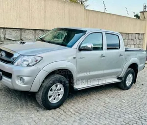 Toyota Hilux 2010 Silver