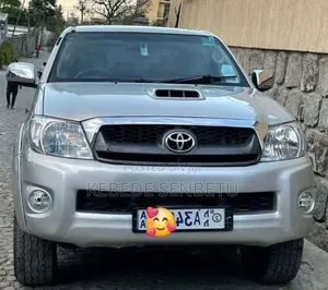 Toyota Hilux 2010 Silver