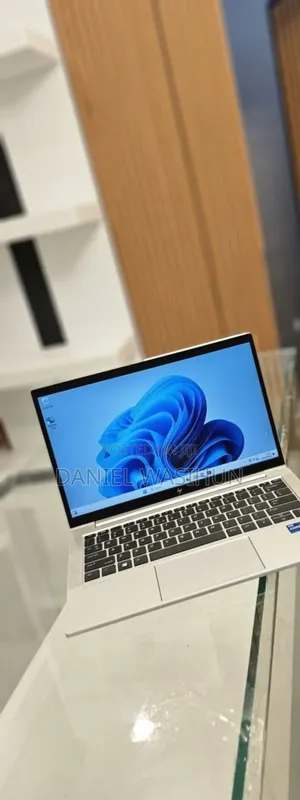 New Laptop HP EliteBook 830 G8 16GB Intel Core I7 SSD 512GB