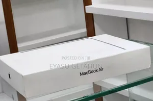 New Laptop Apple MacBook Air 2025 M4 13-Inch 16GB Apple M4 SSD 256GB