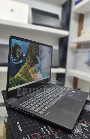New Laptop Vinovo 16GB Intel Core I7 SSD 256GB