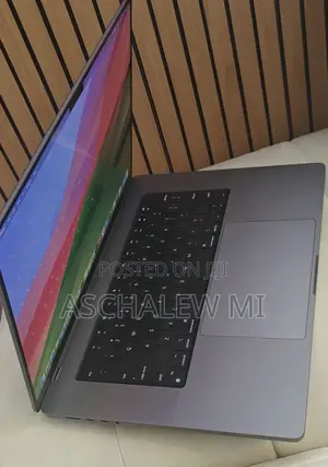 New Laptop Apple MacBook Pro M1 32GB Apple M1 Max SSD 512GB
