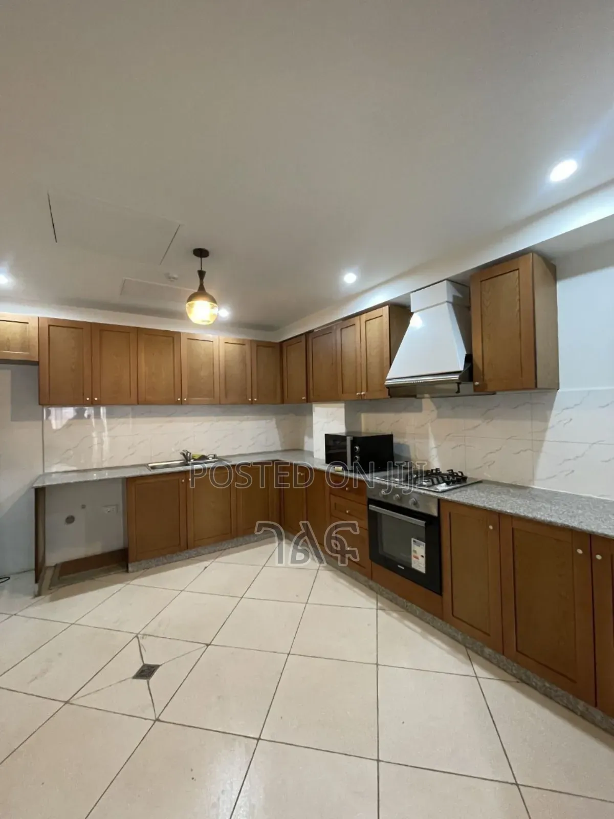 5bdrm House in አያት ሆሴ ሪልስቴት ውስጥ, Bole for sale