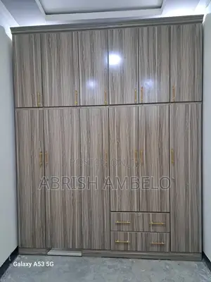 Laminate Kum Satin በካሬ