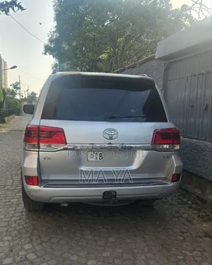 Toyota Land Cruiser 4.5 V8 VXR 2012 Silver