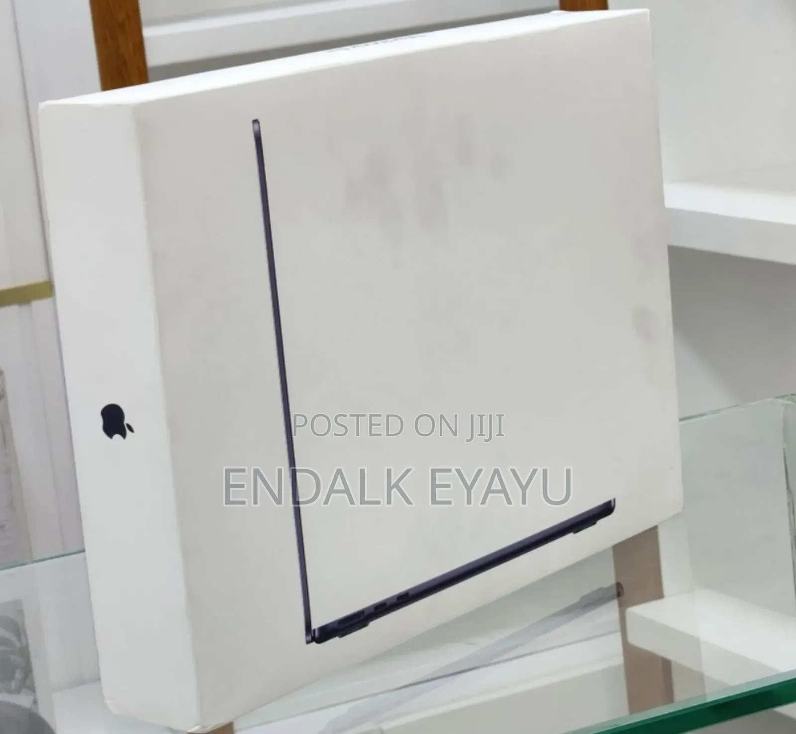 New Laptop Apple MacBook Air 2025 M4 13-Inch 16GB Apple M4 SSD 256GB