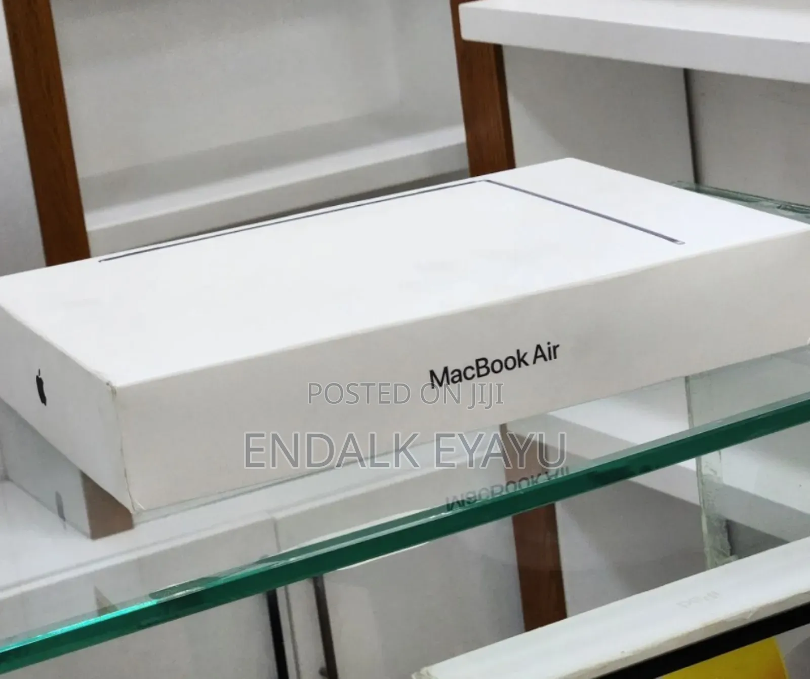 New Laptop Apple MacBook Air 2025 M4 13-Inch 16GB Apple M4 SSD 256GB