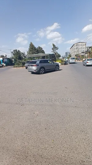 Volkswagen ID.6 2024 Gold