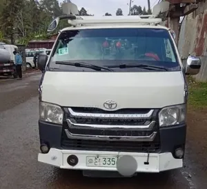Toyota HiAce 2007 White