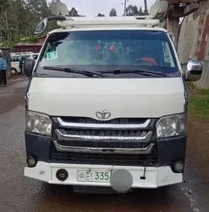 Toyota HiAce 2007 White