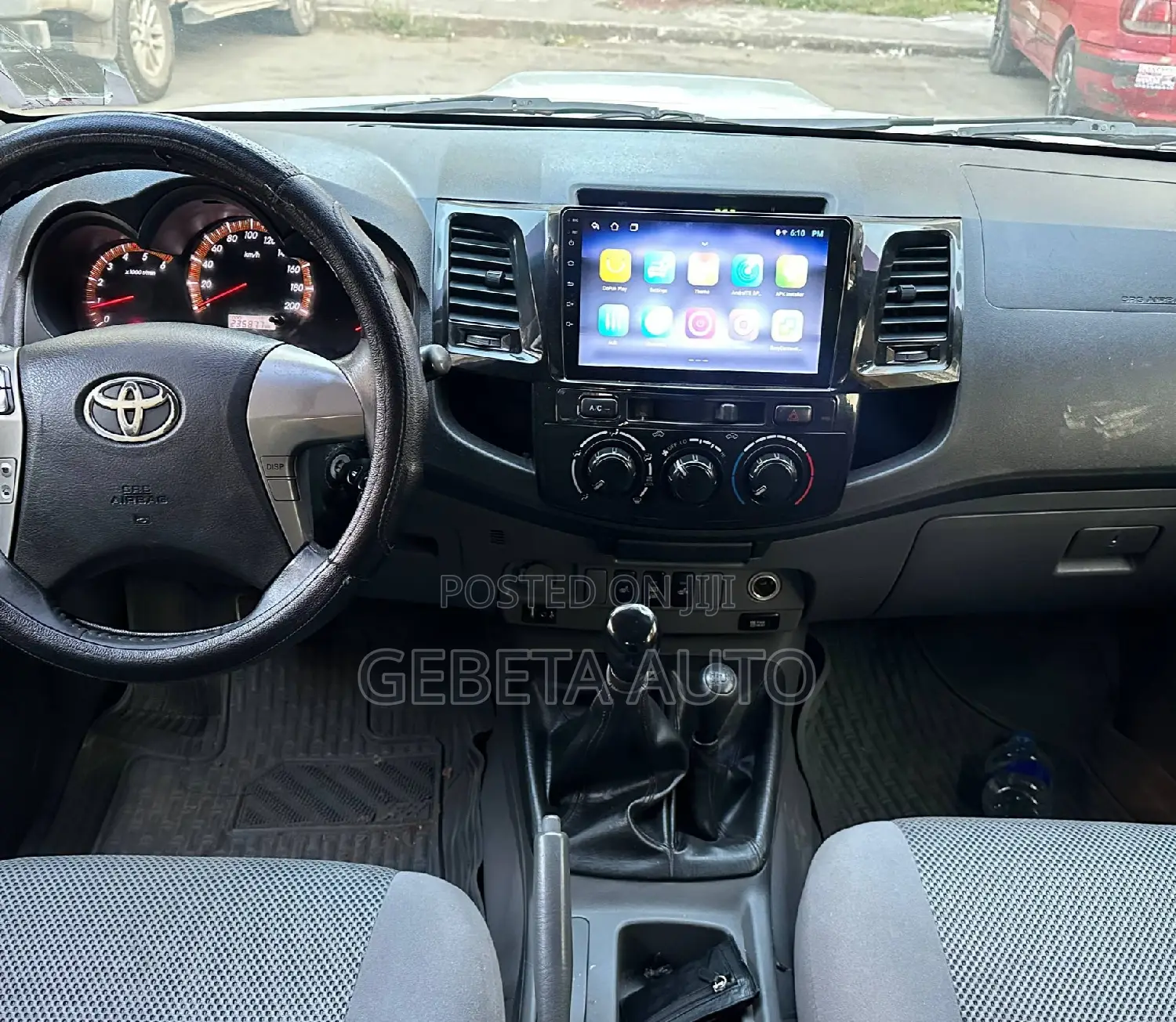 Toyota Hilux SR 4x4 2013