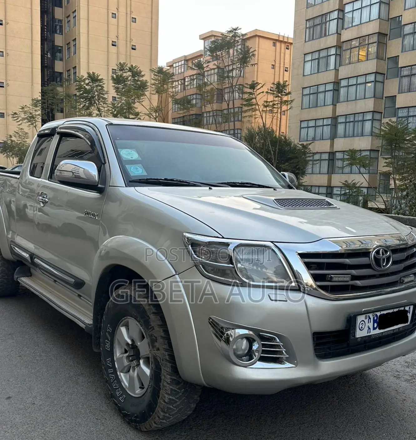 Toyota Hilux SR 4x4 2013