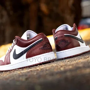 Air Jodan 1 Low Se E Dark Pony Fashion Sneaker