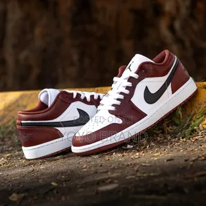 Air Jodan 1 Low Se E Dark Pony Fashion Sneaker