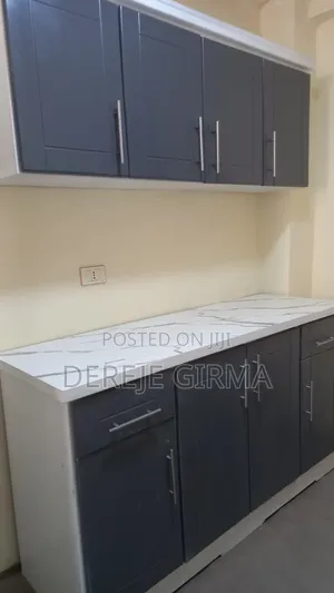 1,60 ሳ.ሜ ተሰቃይ ያለው ኪችን