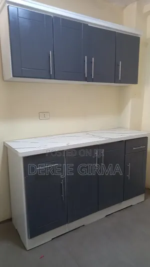 1,60 ሳ.ሜ ተሰቃይ ያለው ኪችን