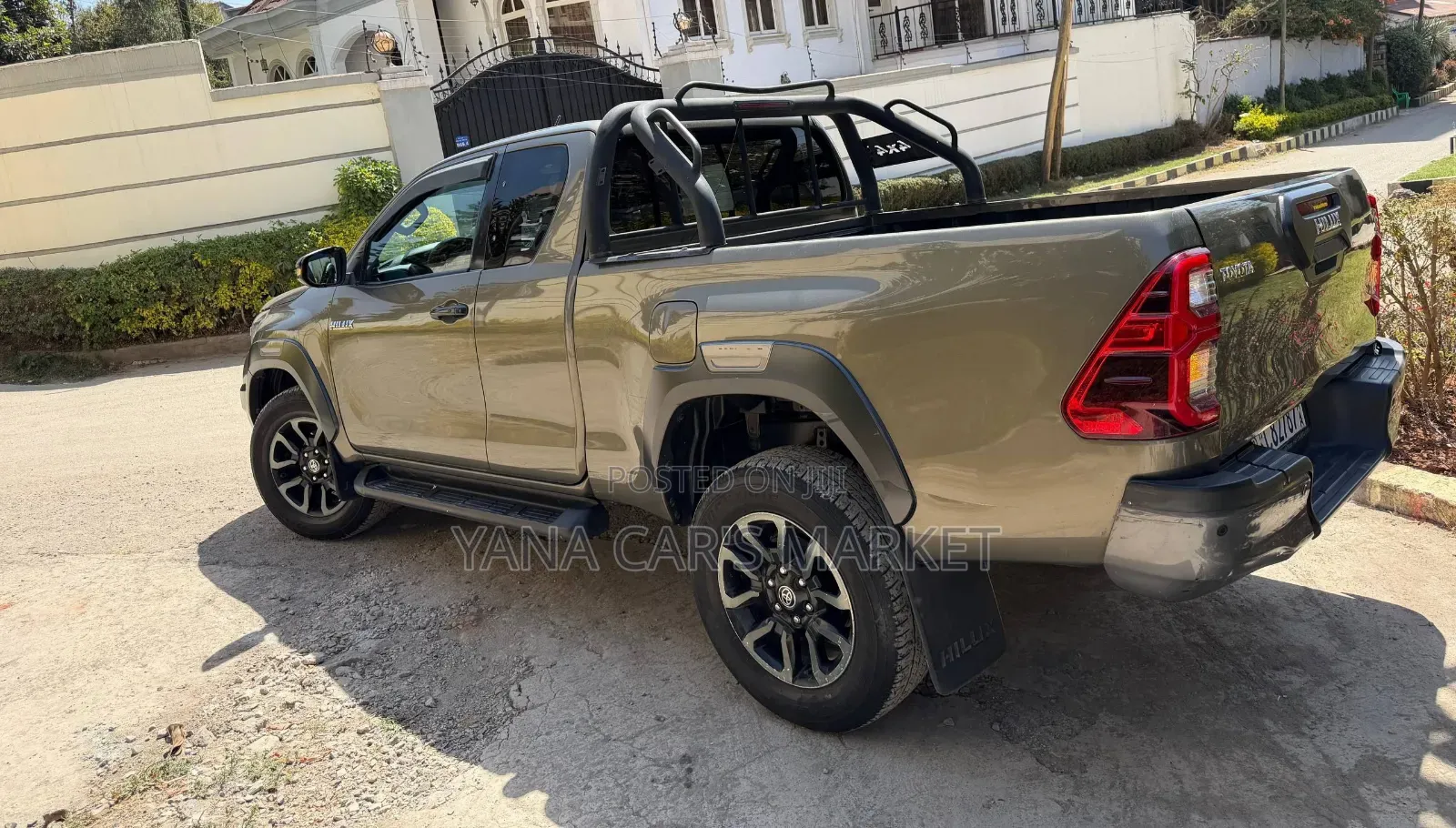 Toyota Hilux 2022 Gray