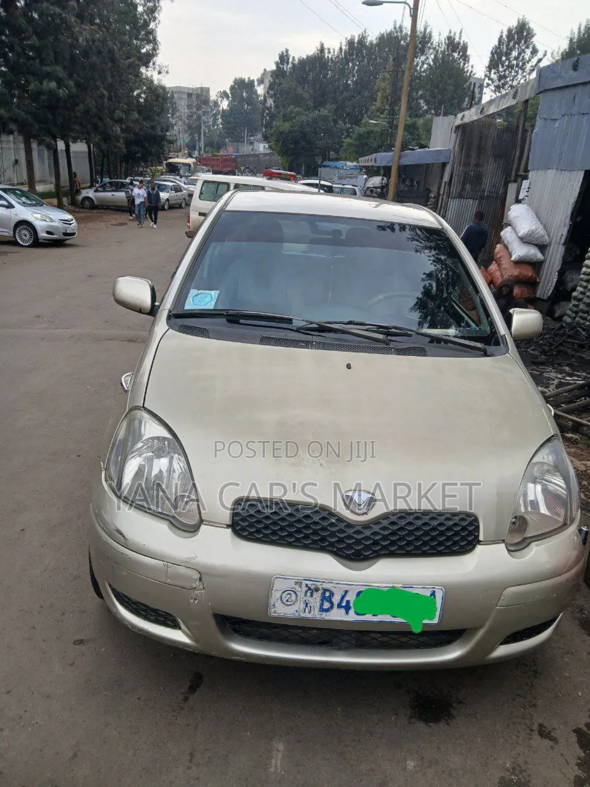 Toyota Vitz 2004 Silver