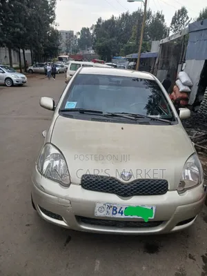 Toyota Vitz 2004 Silver