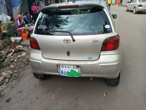 Toyota Vitz 2004 Silver