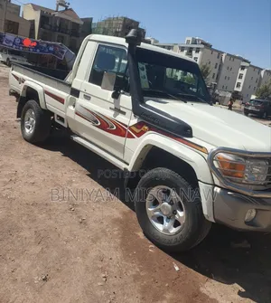 Toyota Land Cruiser 2017 White