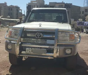 Toyota Land Cruiser 2017 White