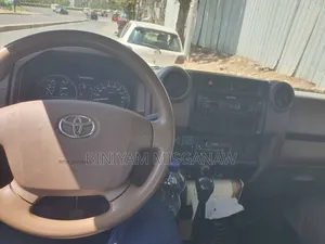 Toyota Land Cruiser 2017 White