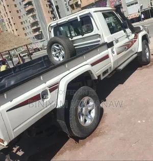 Toyota Land Cruiser 2017 White