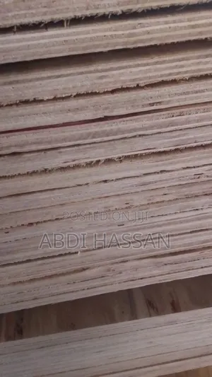 ፕላይውድ እና ጣውላ