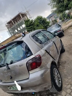 Toyota Vitz 2001 Gray