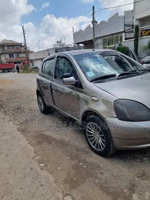Toyota Vitz 2001 Gray