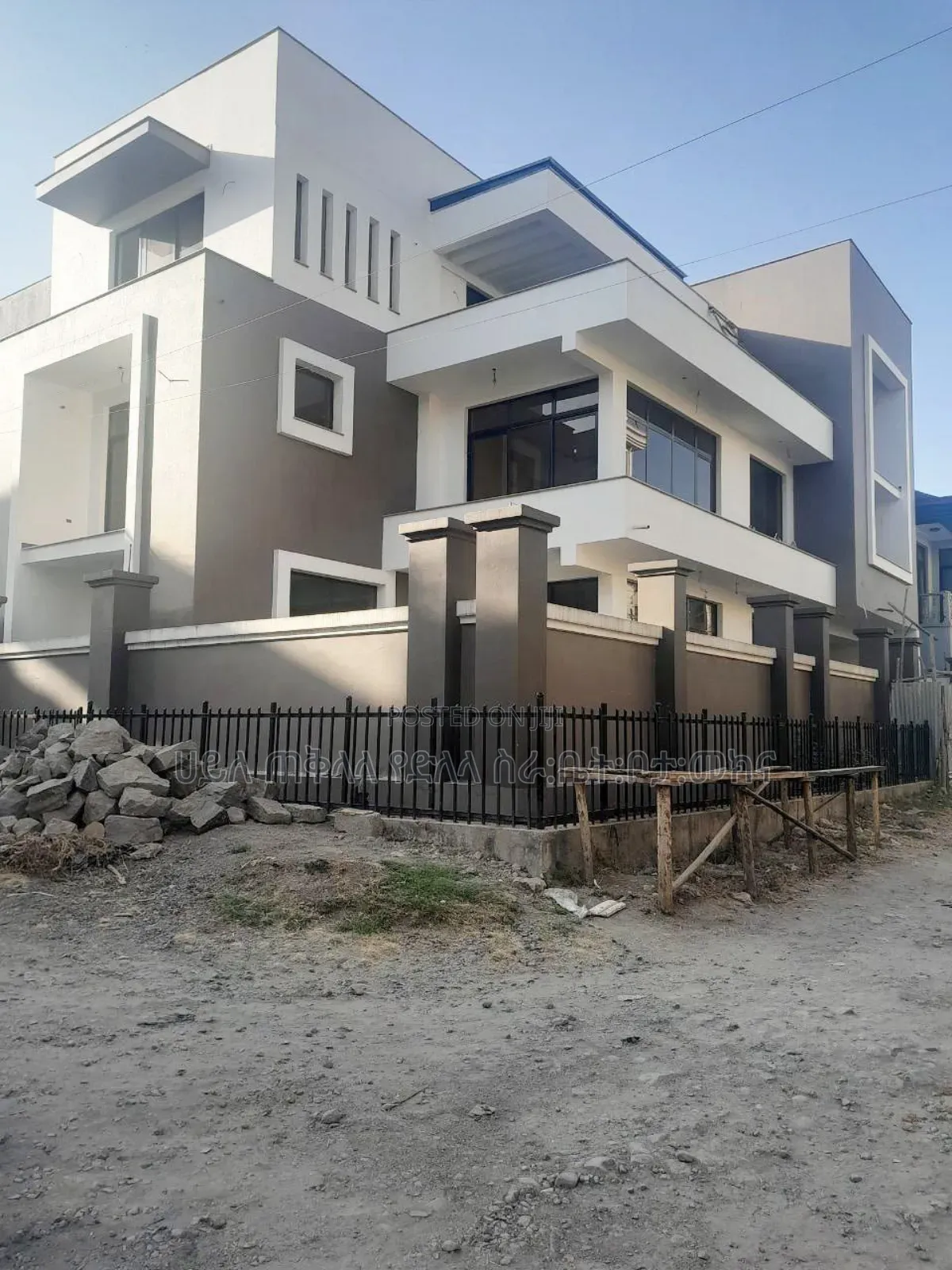 7bdrm Townhouse/Terrace in Ayat Zone Inside, Yeka for sale