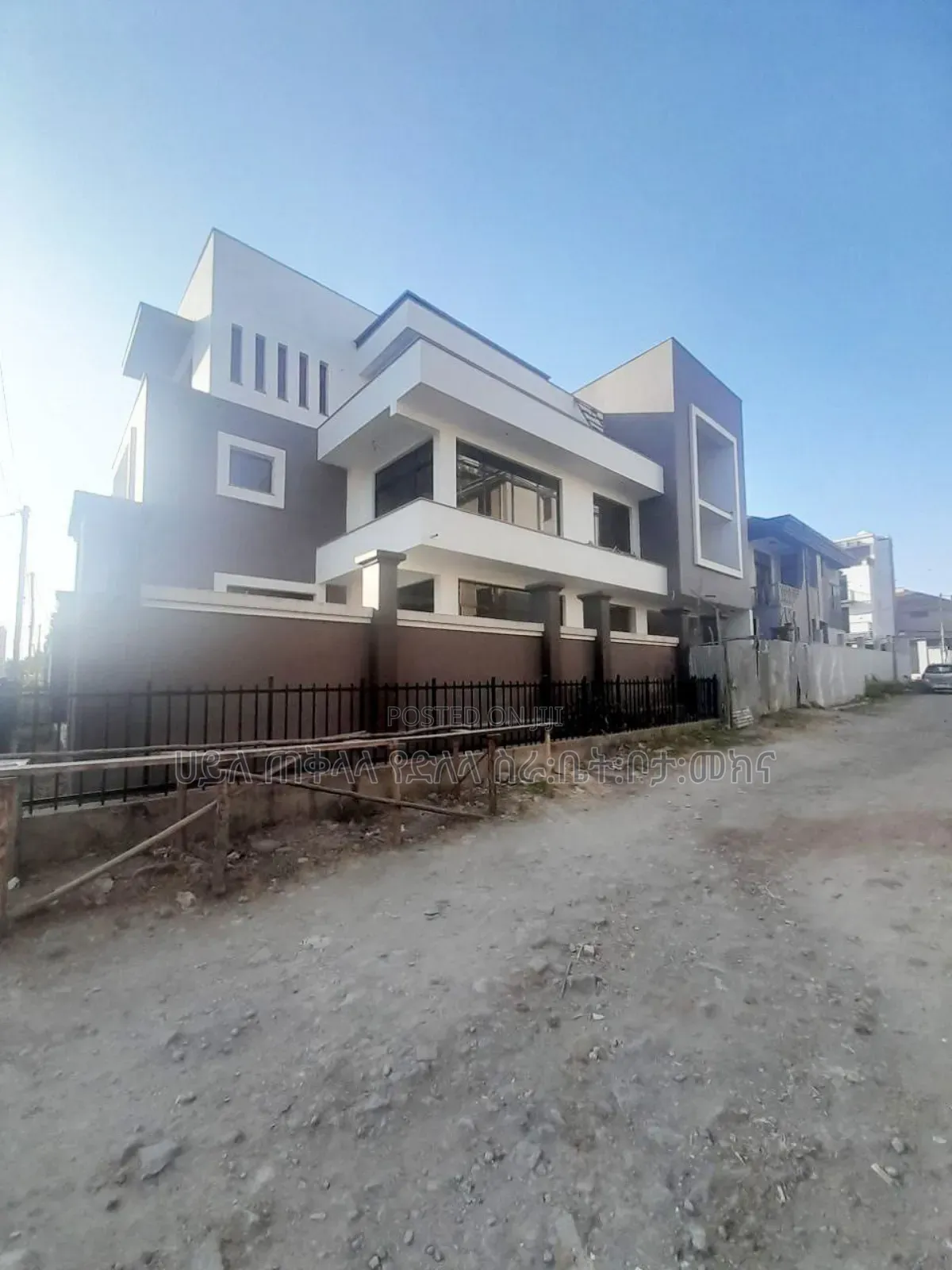 7bdrm Townhouse/Terrace in Ayat Zone Inside, Yeka for sale
