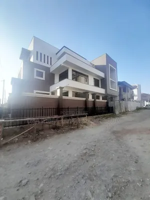 7bdrm Townhouse/Terrace in Ayat Zone Inside, Yeka for sale