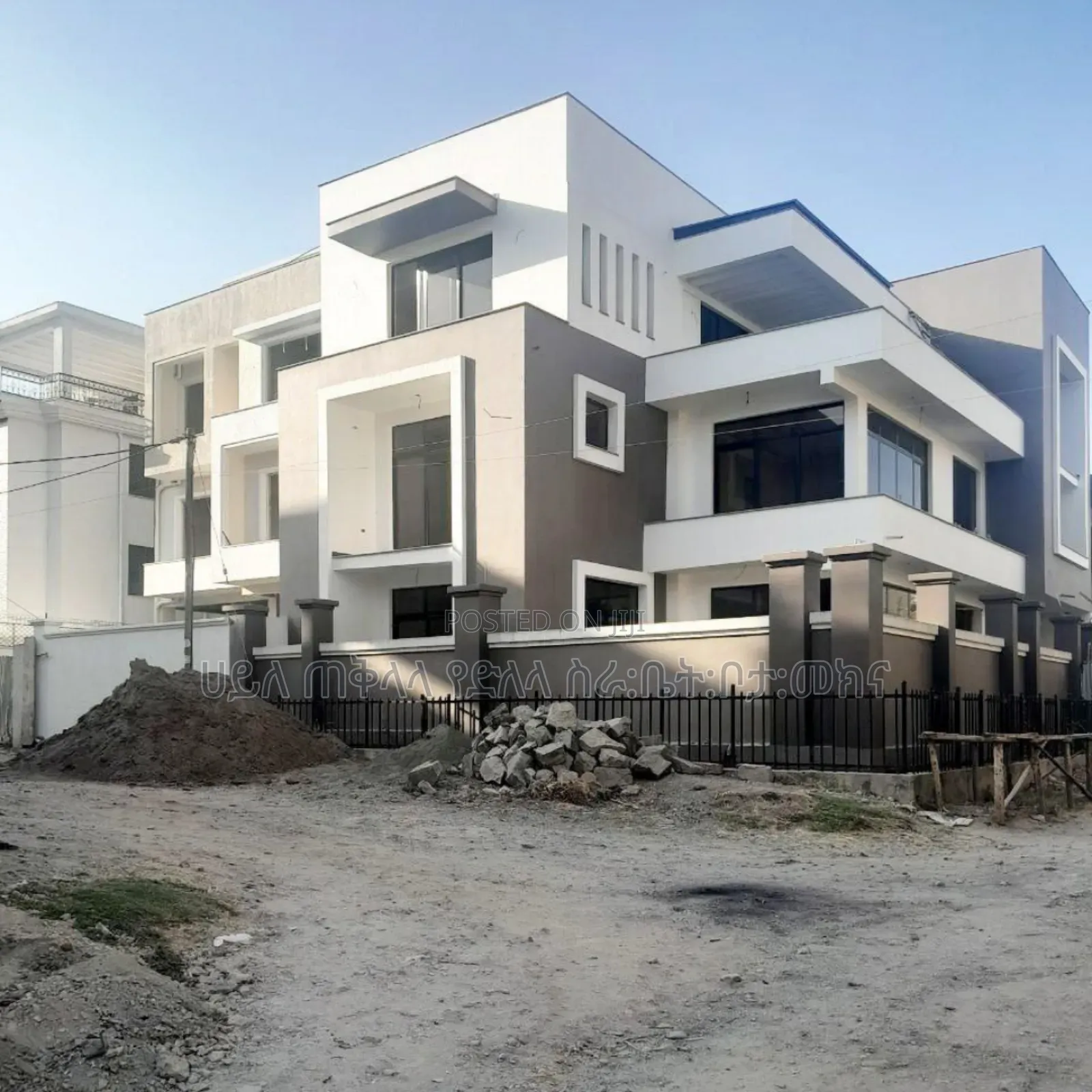 7bdrm Townhouse/Terrace in Ayat Zone Inside, Yeka for sale