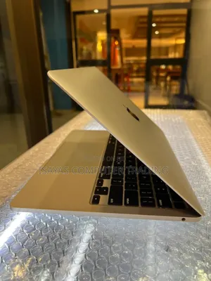 New Laptop Apple MacBook Pro 2020 8GB SSD 256GB