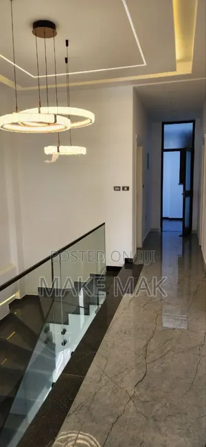 7bdrm House in Hill Side, Yeka for sale