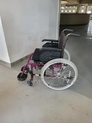 Wheelchair With Locking United Hand Brakes, Capacity 100 Kgs) Nylon
