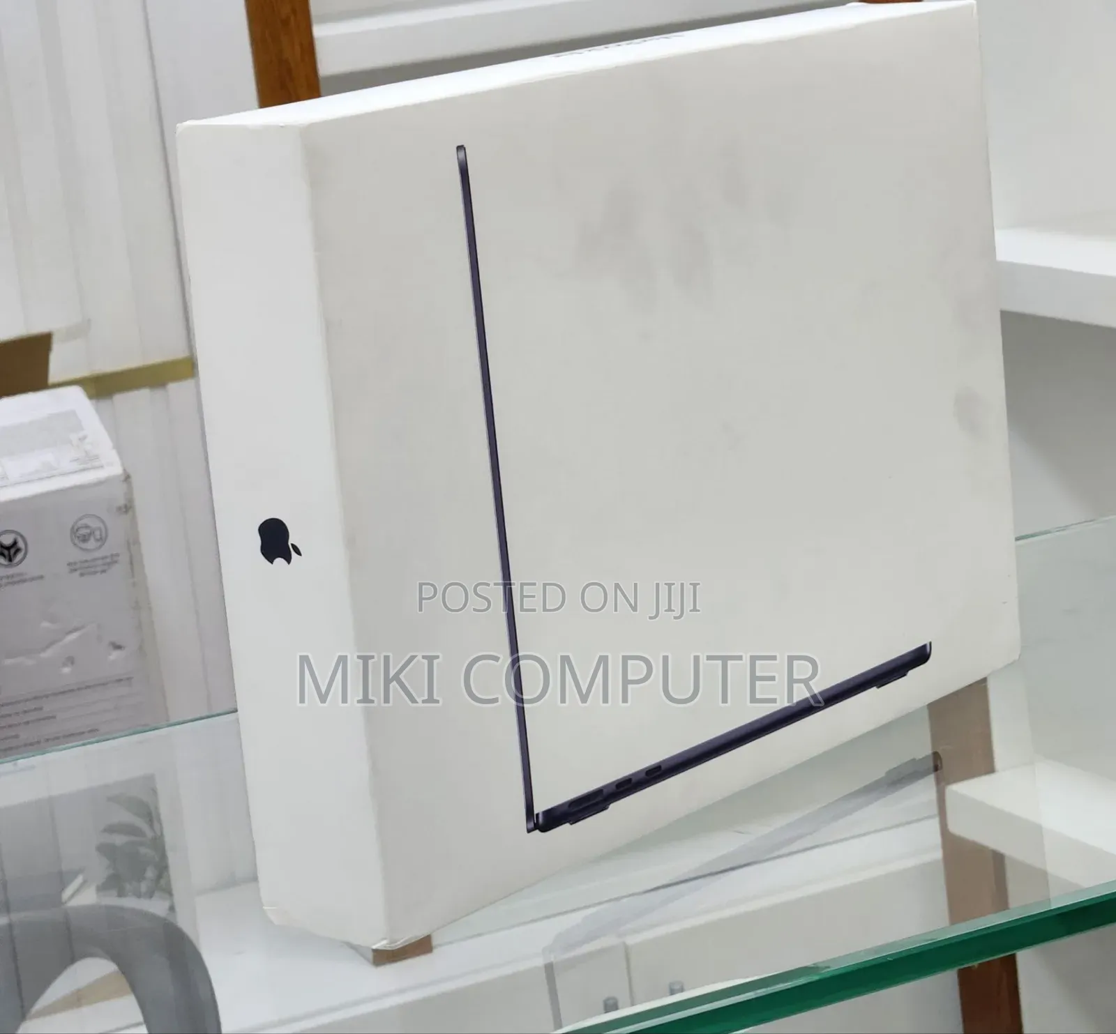 New Laptop Apple MacBook Air 2025 M4 13-Inch 16GB Intel SSD 256GB
