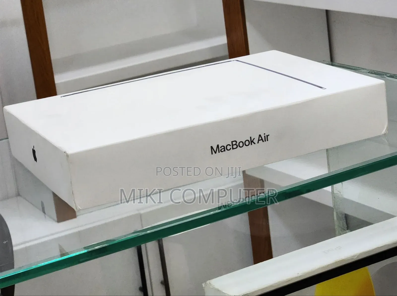New Laptop Apple MacBook Air 2025 M4 13-Inch 16GB Intel SSD 256GB